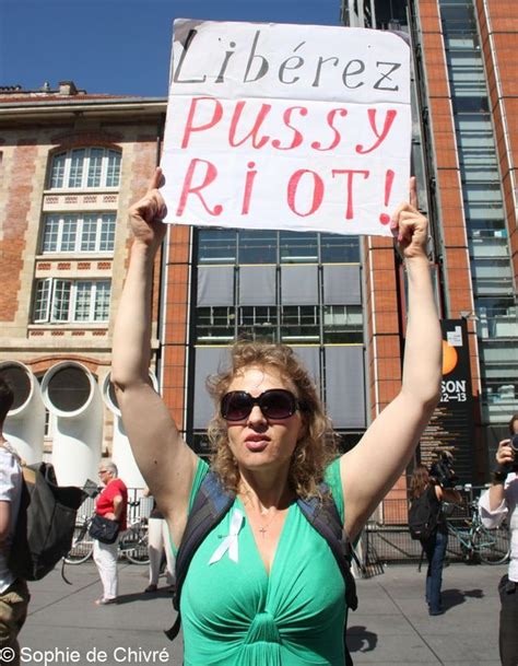 Retour En Images Sur La Manifestation De Soutien Aux Pussy Riot Elle