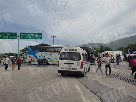 Bloquean La Autopista Al Sur De Chilpancingo Piden Material Para