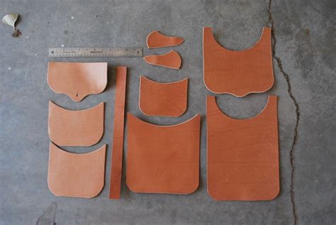 Making the 18th Century Possibles Bag | Leather craft projects, Leather ...