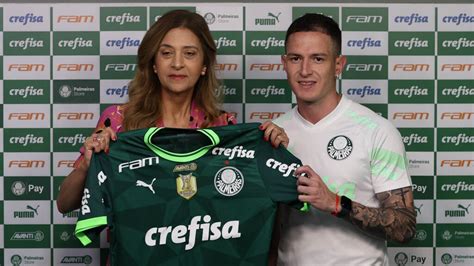 Novo 5 Aníbal Moreno é apresentado e veste a camisa do Palmeiras