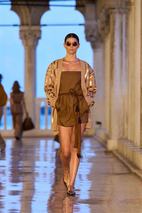 Max Mara Resort 2025 Fashion Show Vogue In 2024 Fashion Fashion