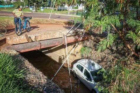 Motorista Perde Controle Da Direção E Carro Cai Em Córrego Capital Campo Grande News