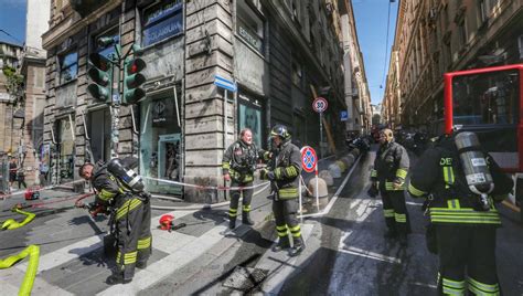 Genova Incendio In Un Centro Estetico In Via Caffaro Una Persona