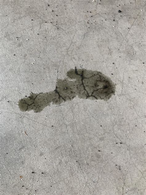 Axle leading fluid // I don’t know what to do, sometimes my Yamaha g29