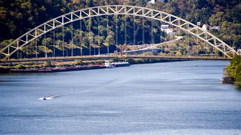 Pittsburgh Closes Bridges After 26 River Barges Break Loose 10tv