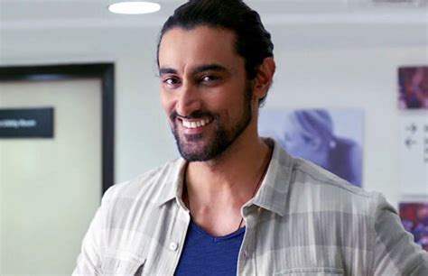 Kunal Kapoor Dear Zindagi Movie Latest Pic : dear zindagi on Rediff Pages