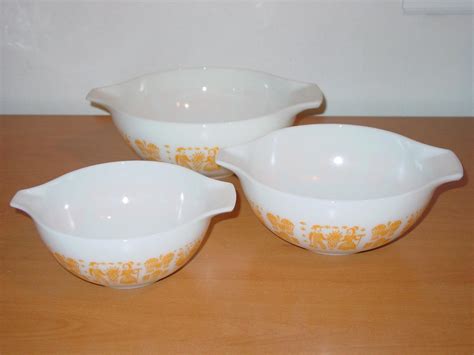 Vintage Pyrex Yellow Orange Gold Amish Butterprint Cinderella Mixing