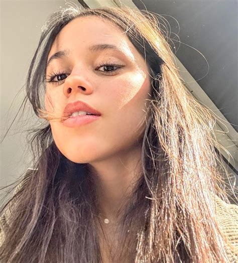 Pin De Alessandro Mariano Em Actress Jenna Ortega Atrizes Penteados