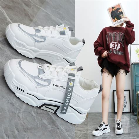 Bestseller Korea Fashion Wedge White Sneakers Women Casual Wild Style Low Cut Rubber Shoes