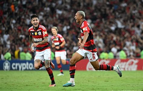 Lateral de atuação mágica pelo Flamengo na Libertadores saiu de graça