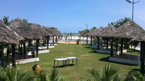 path to the beach from the resort - Picture of Country Club Jade Beach ...