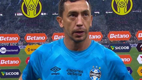 Marchesín goleiro do Grêmio critica arbitragem no intervalo É uma