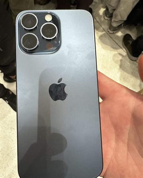 Les premières photos de l iPhone 15 Pro en titane et du port USB C