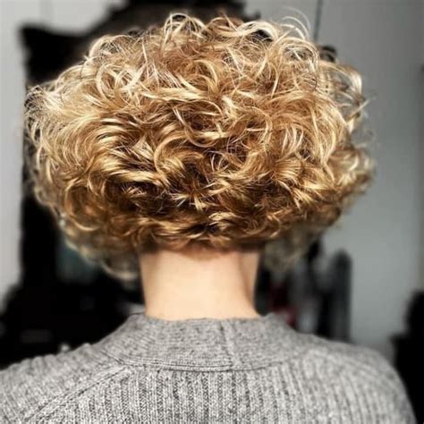 Naturally Curly Inverted Bob Atelier Yuwa Ciao Jp