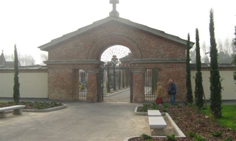 Esplode Una Bara Nel Cimitero Chiuso Al Pubblico Prima Torino