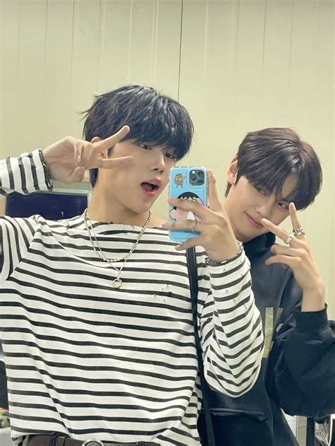 Zb Zerobaseone Gunwook Gyuvin Gyuwook Mirror Selca Selfie Twitter