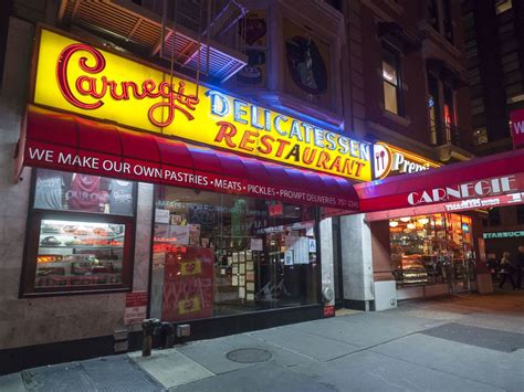 New Yorks Iconic Carnegie Deli Returns As A Pop Up Thanks To The