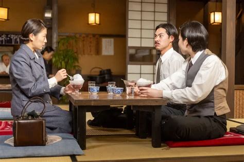 連続テレビ小説「虎に翼」第33話。轟（戸塚純貴）やよね（土居志央梨）と話す寅子（伊藤沙莉・左）（c）nhk ― スポニチ Sponichi