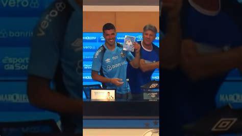 RENATO GAÚCHO ENTREGA DVD PARA O SUAREZ grêmio brasileirão YouTube