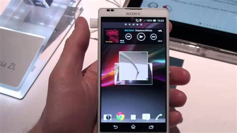 Sony Xperia Zl Prise En Main Au Ces Par Test Mobile Fr Youtube