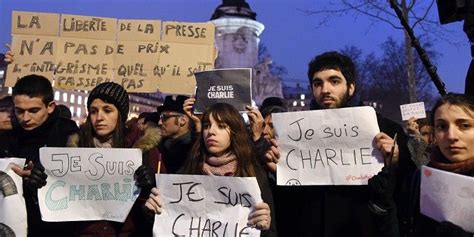 Charlie Hebdo Des Milliers De Personnes Rassemblées à Paris Et En