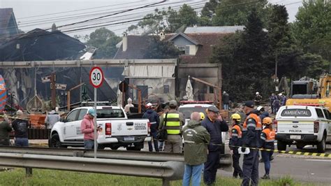 Murieron 10 Personas Al Caer Una Avioneta En Brasil El Diario De