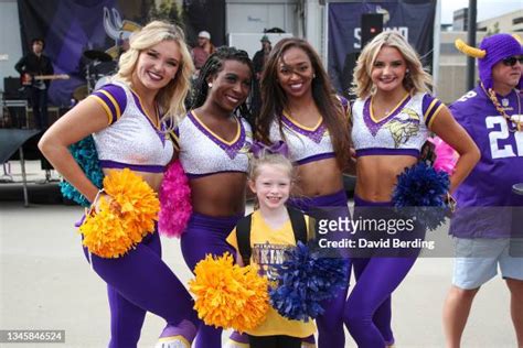 Vikings Cheerleaders Photos And Premium High Res Pictures Getty Images