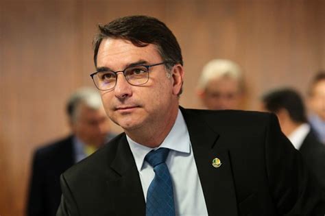 Fl Vio Bolsonaro Revela Que Seu Pai Cogitou Indic Lo Para O Stf