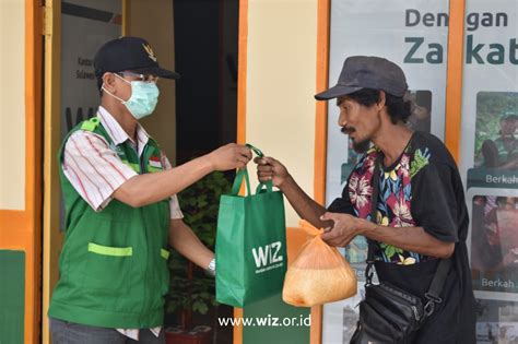 Tebar Sembako Berbagi Kebahagiaan Bersama Dhuafa Terdampak Covid 19