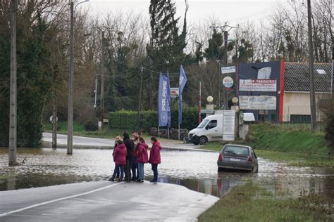 Inondations En Sud Gironde Labandon Des Digues De La Garonne