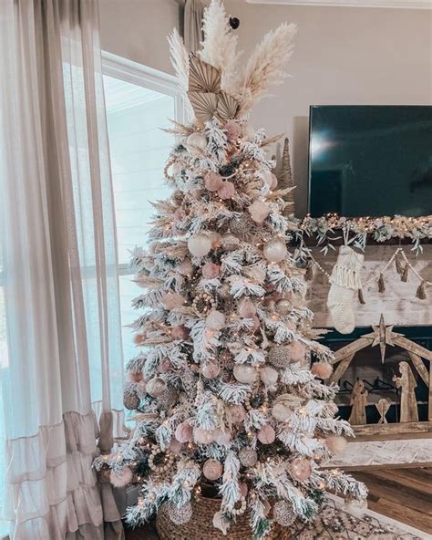 6 Christmas Tree Decor Trends For 2023 And 50 Ideas - Shelterness