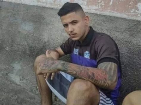 Jovem Morto Na Frente Da Casa Da M E Na Zona Leste De Teresina