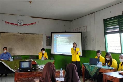 Memberi Edukasi Depok Smart Society Didukung Tim Pengmas Sil Ui Genpi Co