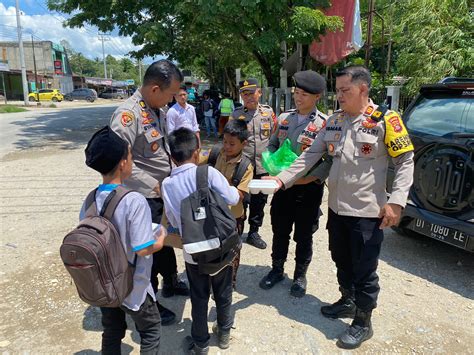 Lagi Jum At Berkah Polres Konsel Kembali Berbagi Nasi Kotak Ke