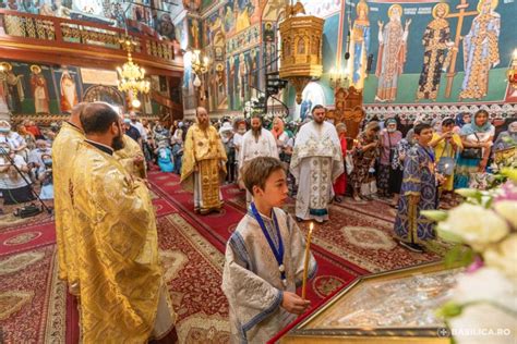 A fost oficiată Sfânta Liturghie de hram și slujba parastasului pentru