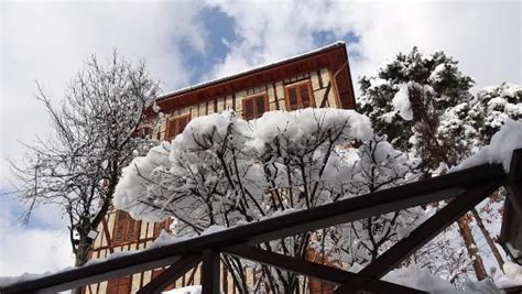 Safranbolu nun tarihi konakları beyaza büründü