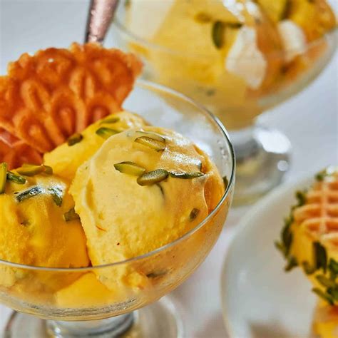 Persian Saffron Ice Cream - The Delicious Crescent