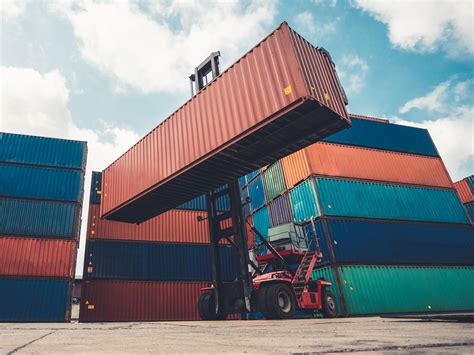 Managing The Risks Of Transporting Freight In Shipping Containers