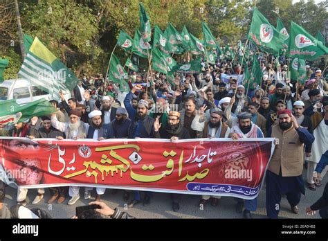 Pakistani Supporters Of The Religious Group Jamaat E Islami Sunni