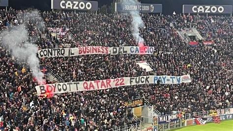 I Tifosi Italiani Contro I Mondiali Striscioni In Curva A Bologna La