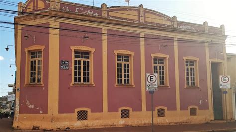 Educação de Sertãozinho entregam uniformes bem maiores do que o