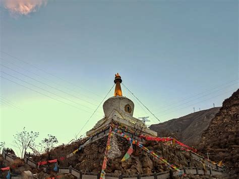 Buddhist Architecture In Western China Stock Photo - Download Image Now ...