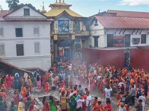 साउन लागेसँगै पशुपति क्षेत्रमा भक्तजनको चहलपहलसहि समाचार विचार र तस्वीर