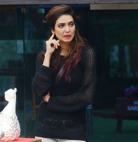 Bigg Boss 8 Ouch Puneet Issar Makes Karishma Tannas Head Bleed