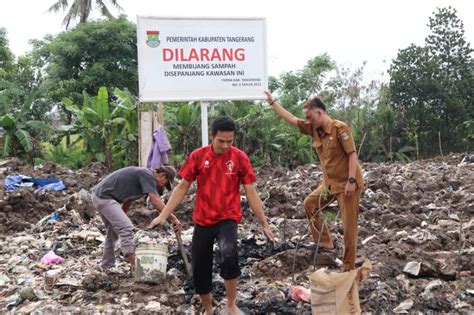 Cegah Buang Sampah Di Kali Item Pemdes Pisangan Jaya Pasang Plang