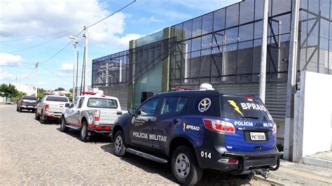 Corpo De Homem Marcas De Tiros Na Cabe A Encontrado Na Zona Rural