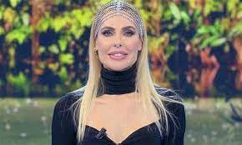 Mediaset Rivelazione Shock Di Ilary Blasi A Verissimo Silvia Toffanin