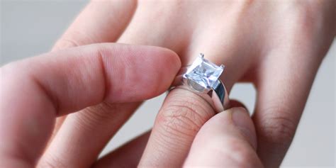 Five Helpful Tips When Buying An Engagement Ring Esmart Buyer