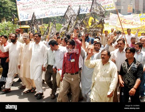 Members Of All Pakistan Clerks Association Apca Chant Slogans Against