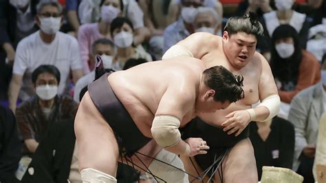 Sumo Abi Upsets Terunofuji On Opening Day Of Nagoya Meet